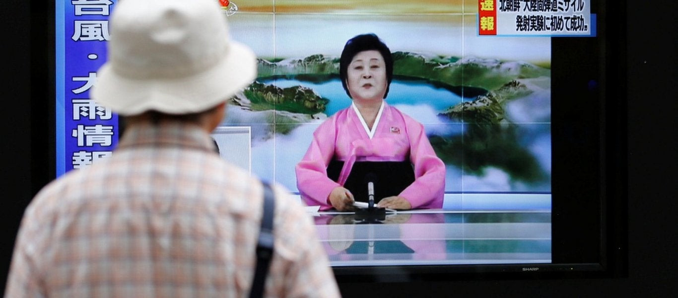 «Έσπασε» το διαδίκτυο η «εθνική παρουσιάστρια» της Βορείου Κορέας – Ποια είναι; (βίντεο)